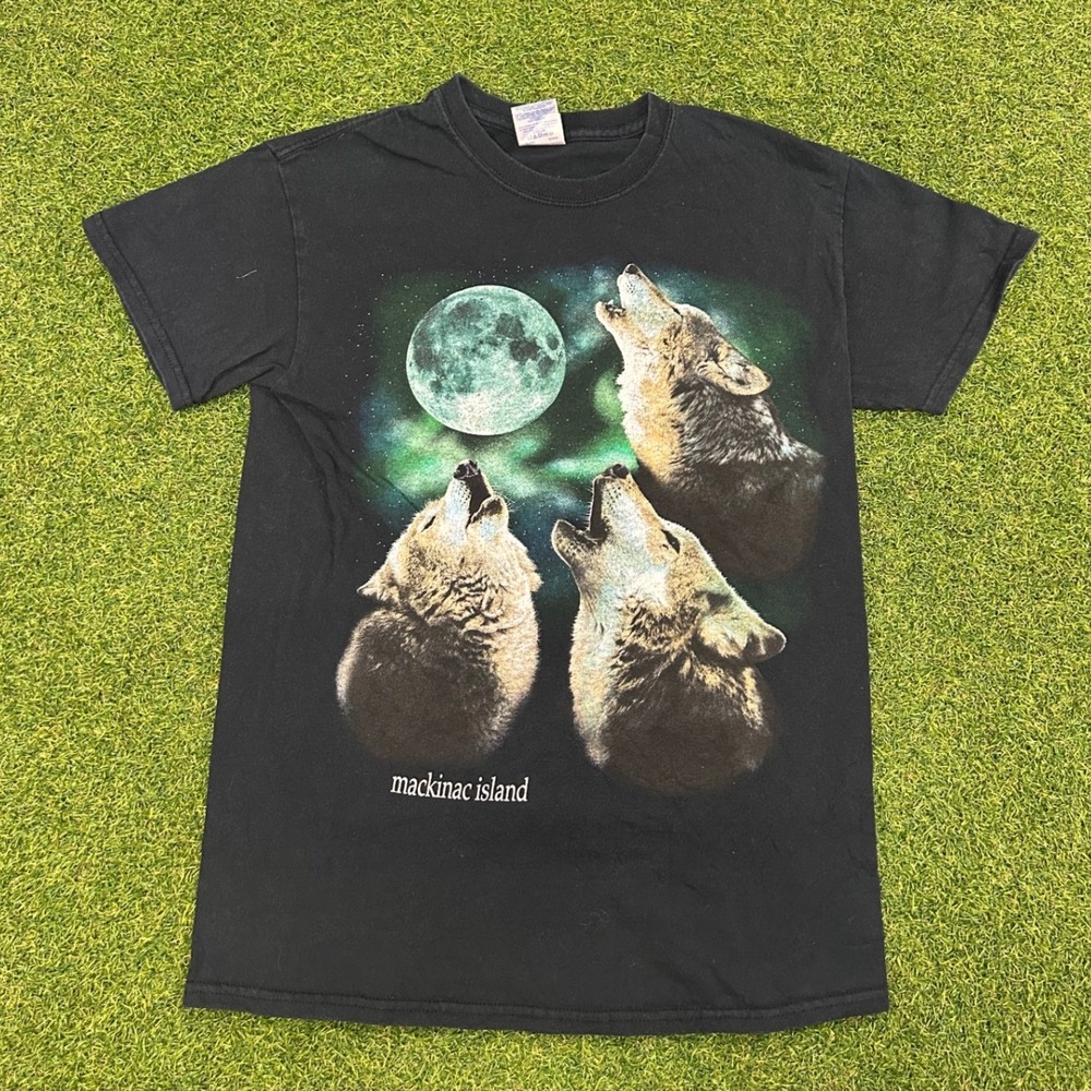 Vintage Mackinac Island Wolf Moon Graphic T-Shirt Black size Small Nature